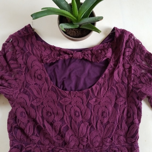 🌟HP🌟Burgundy Lace Dress with Open Top Back - Picture 3 of 8